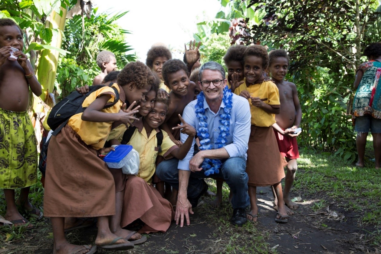 Lynton Crabb with New Guinean children